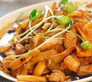 冬季吃蘑菇炒瘦肉驅寒養(yǎng)生 冬季要吃黑色食物