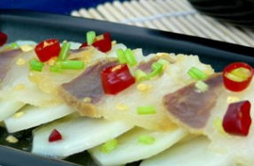 風(fēng)味獨特的臘肉蒸土豆 一學(xué)就會的美味家常菜