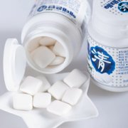 【口香糖的好處】口香糖咽下去怎么辦_口香糖吃多了會(huì)怎么樣
