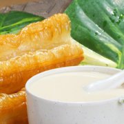 【豆?jié){油條】豆?jié){油條的做法_豆?jié){與油條搭配好嗎