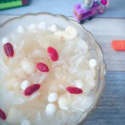 蓮子茨實(shí)雪耳膠的做法