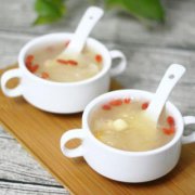 美容養(yǎng)顏的銀耳蓮子羹的做法