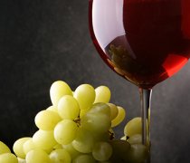 【提子可以榨汁嗎】提子榨汁有什么功效_提子榨汁要去皮嗎