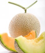 【哈密瓜的營養(yǎng)價(jià)值】哈密瓜的功效與作用_哈密瓜上火嗎