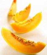 【吃哈密瓜會(huì)胖嗎】吃哈密瓜會(huì)上火嗎_哈密瓜的營養(yǎng)價(jià)值