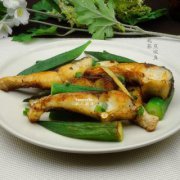 秋葵煎皖魚(yú)的做法