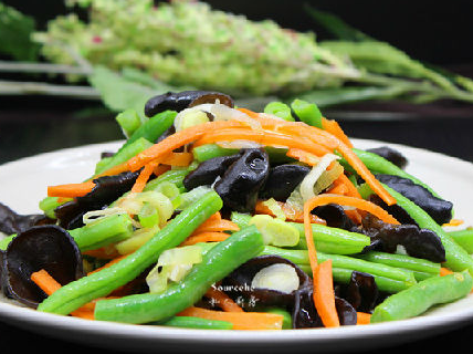 木耳熱拌龍須豆的家常做法