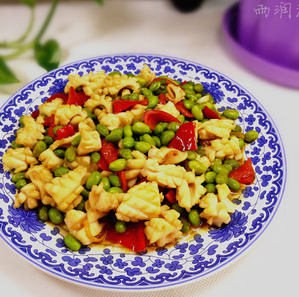 毛豆紅椒魷魚(yú)的家常做法