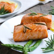 迷迭香煎三文魚(yú)的做法