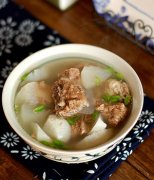 【白蘿卜燉排骨】白蘿卜排骨湯的做法_白蘿卜海帶排骨湯