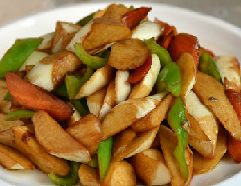 素炒茭白尖椒胡蘿卜的家常做法