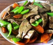 【[胡蘿卜炒豬肝】胡蘿卜炒豬肝