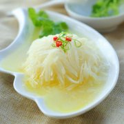 【生白蘿卜汁的功效】生白蘿卜怎樣榨汁_生白蘿卜汁能降血壓?jiǎn)? onerror=