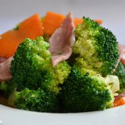 【西蘭花炒胡蘿卜】西蘭花炒胡蘿卜的做法_西蘭花炒胡蘿卜的營養(yǎng)價(jià)值