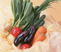 【胡蘿卜和紅蘿卜的區(qū)別】胡蘿卜和紅蘿卜的營養(yǎng)價值_胡蘿卜和紅蘿卜