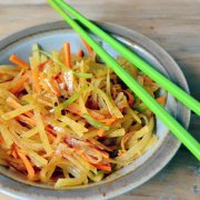 【土豆絲炒胡蘿卜絲】土豆絲怎么