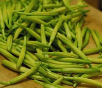 【新鮮黃花菜能吃嗎】新鮮黃花菜怎么處理_黃花菜的適用人群