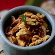 【黃花菜炒雞蛋】黃花菜炒雞蛋的營(yíng)養(yǎng)價(jià)值_黃花菜炒雞蛋的適宜人群