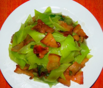 【萵筍炒臘肉】萵筍炒臘肉的做法_萵筍炒臘肉的營養(yǎng)價(jià)值