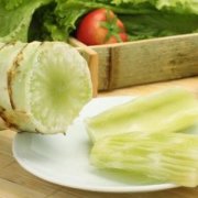 【清炒萵筍片】清炒萵筍片的做法_清炒萵筍片怎么做才好吃