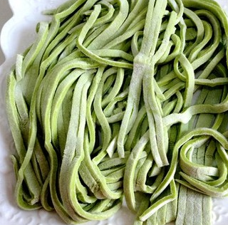 菠菜手搟面的做法
