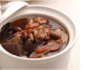 制首烏排骨湯的家常做法