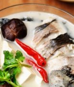 【鯽魚湯】鯽魚湯的功效_鯽魚湯做法大全
