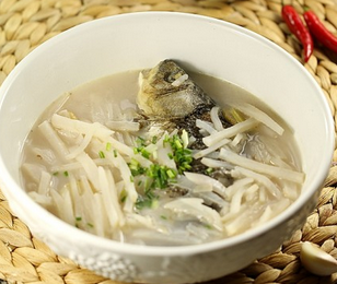 鯽魚蘿卜湯的家常做法