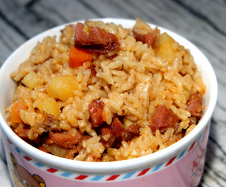 香腸土豆?fàn)F飯的家常做法