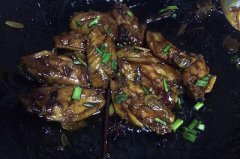 可樂(lè)紅燒雞翅的做法