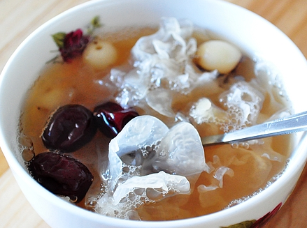 銀耳蓮子湯