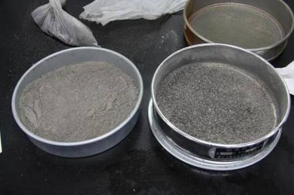 橡皮樹怎么移植，選擇透氣性較好的花盆很重要