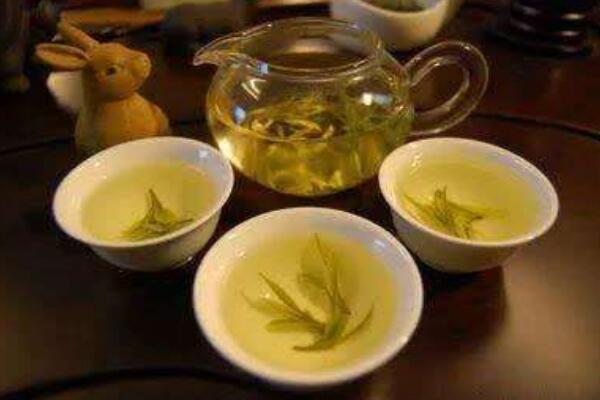 九里香花可以泡水喝嗎，可以/有美容美顏、降低血壓等功效