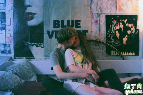 男朋友開車會一直牽著我的手 開車也要和你十指緊扣的男生心理學2