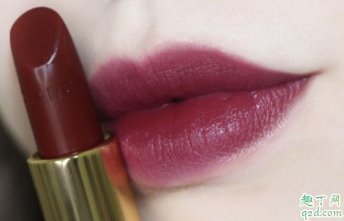 香奈兒857什么顏色 香奈兒2019圣誕黑金857口紅試色6