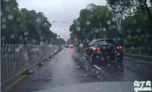 車子雙閃什么時候用 霧天開車可以開雙閃嗎4