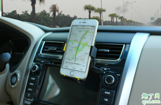 車內(nèi)手機(jī)支架裝哪個(gè)位子好 車內(nèi)手機(jī)支架用哪種好1