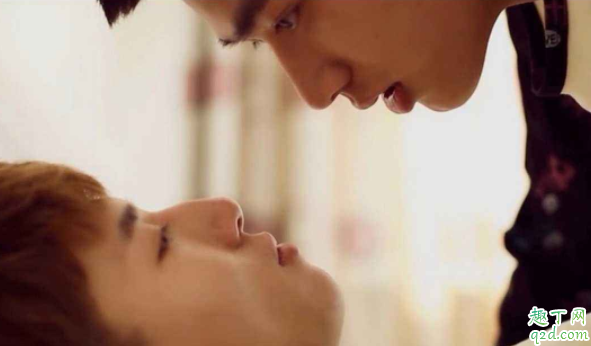 女朋友總是逃避接吻是什么原因 接吻時女生不張開嘴說明什么4