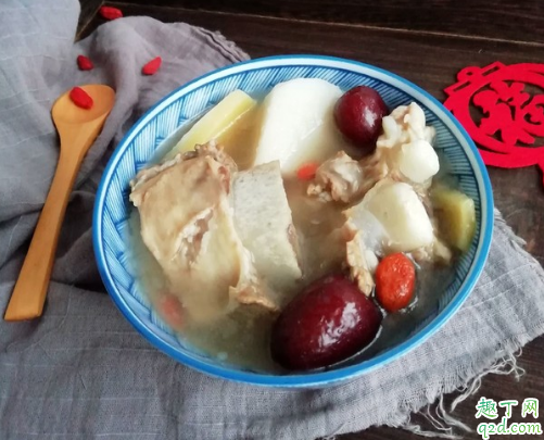 牛骨湯牛骨要泡嗎 熬牛骨湯時(shí)牛骨用不用泡水2