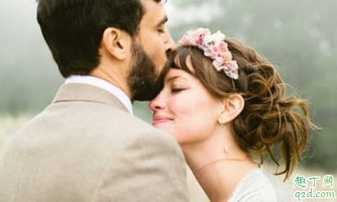 男朋友開車會一直牽著我的手 開車也要和你十指緊扣的男生心理學3