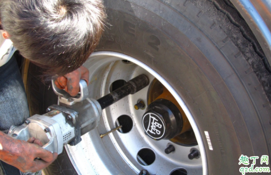 汽車輪胎一定要換原廠的那種嗎 卡車輪胎什么花紋比較好3