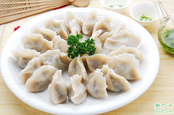 薺菜包餃子要不要用開(kāi)水燙一下 薺菜包餃子要過(guò)水嗎1