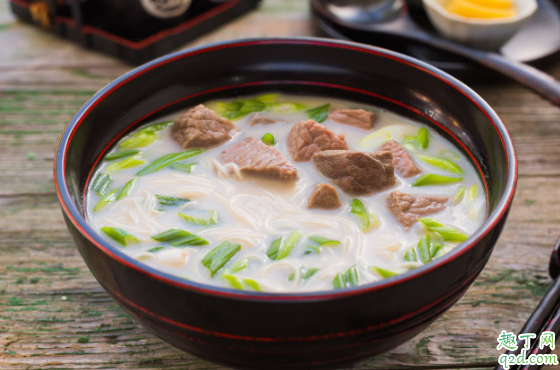 牛骨湯牛骨要泡嗎 熬牛骨湯時(shí)牛骨用不用泡水3