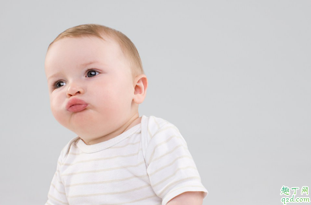 寶寶穿連體衣好換尿不濕嗎 只有全天用尿不濕的寶寶才能穿連體衣嗎2