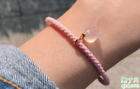周大福粉色貓爪轉(zhuǎn)運(yùn)珠是什么材質(zhì) 周大福粉色貓爪轉(zhuǎn)運(yùn)珠吊墜多少錢(qián)5