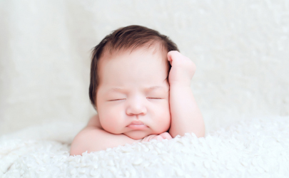 一個(gè)月大的寶寶一般多重 一個(gè)月大的寶寶每天每頓吃多少奶