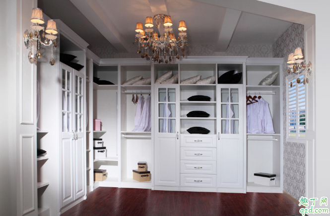 白色衣柜拉手選哪種顏色好 白色衣柜用黑色拉手還是金色的好看3