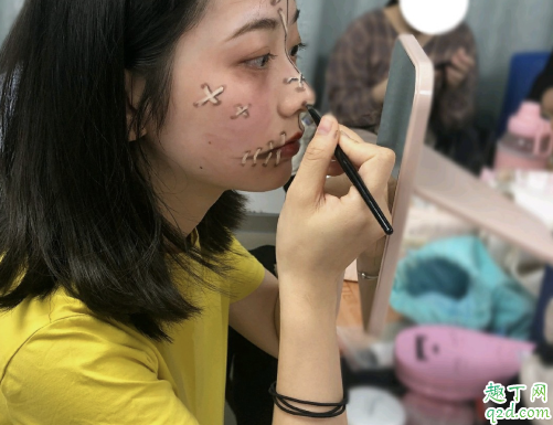 2019歡樂(lè)谷萬(wàn)圣節(jié)化妝要錢(qián)嗎 2019萬(wàn)圣節(jié)穿線木偶妝畫(huà)法教程 5