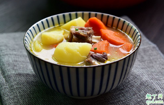 牛骨湯牛骨要泡嗎 熬牛骨湯時(shí)牛骨用不用泡水1