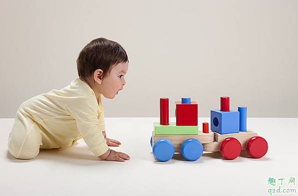 三個(gè)月以上的寶寶玩什么玩具好 寶寶三個(gè)月了適合玩哪些玩具2